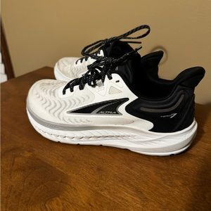 Altra Women’s running shoes, Torin 7